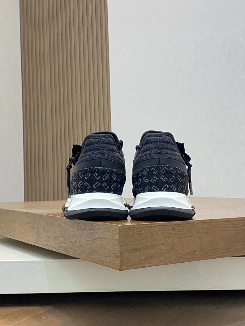 Sleek Gxvxnchy Sneakers 152305