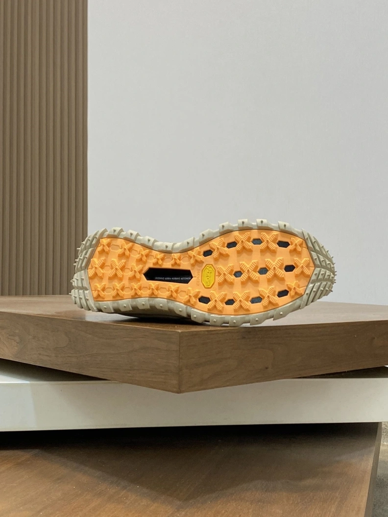 WellDesigned Mxnclxr Sneakers 197299