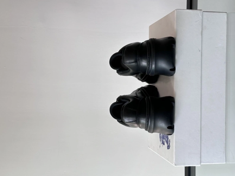 GoAnywhere Bxrbxrry Sneakers 114527