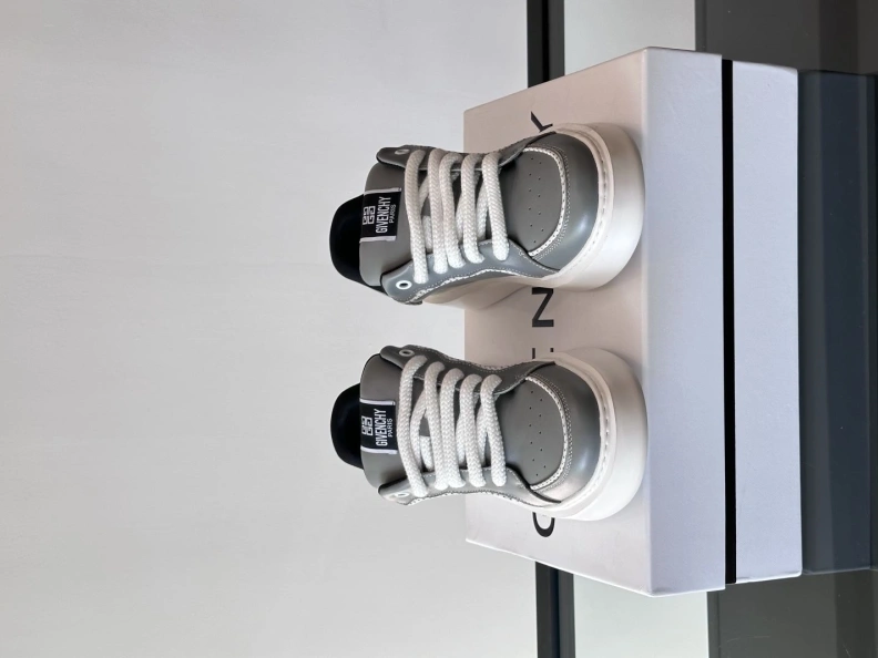 Gxvxnchy Sneakers Stylish 152300