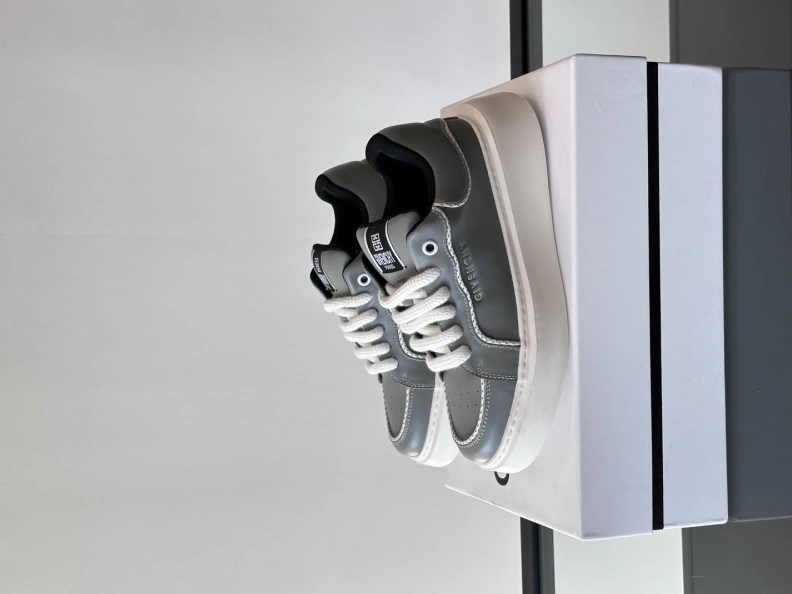 Gxvxnchy Sneakers Stylish 152300