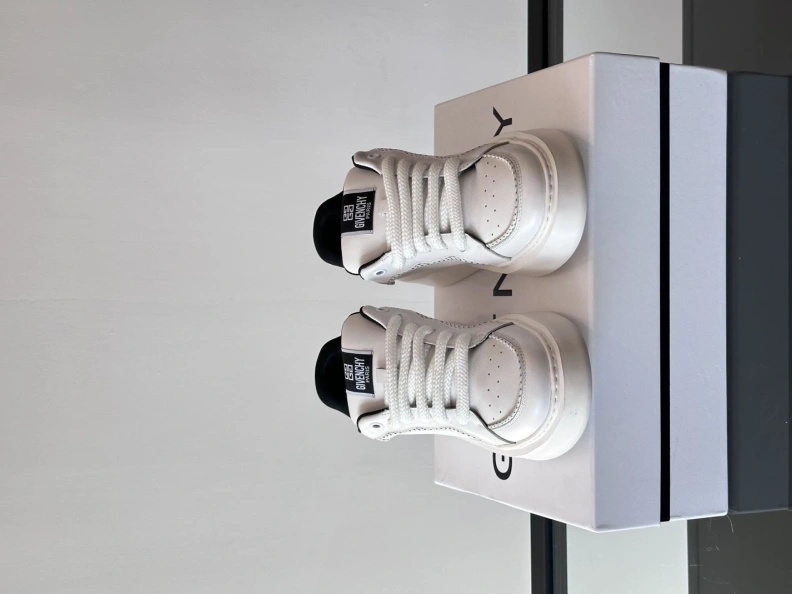 Bright Gxvxnchy Sneakers 152293
