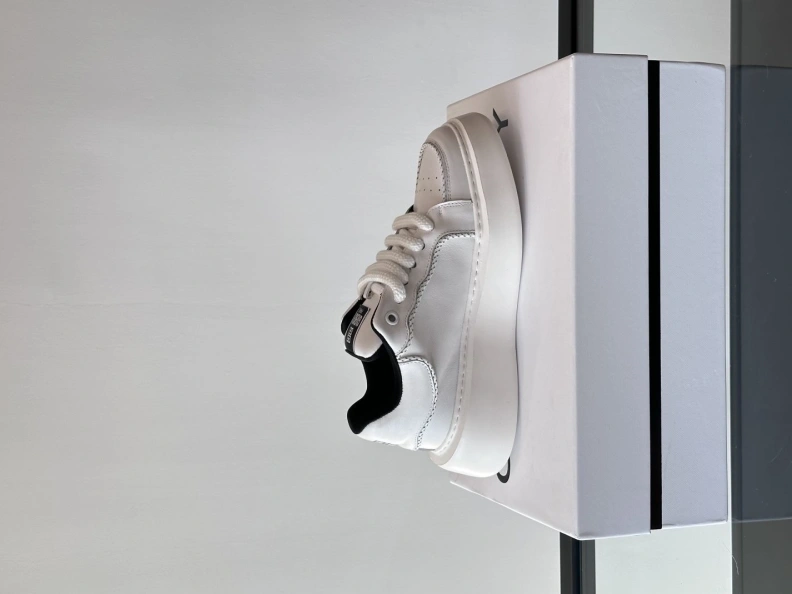 Bright Gxvxnchy Sneakers 152293