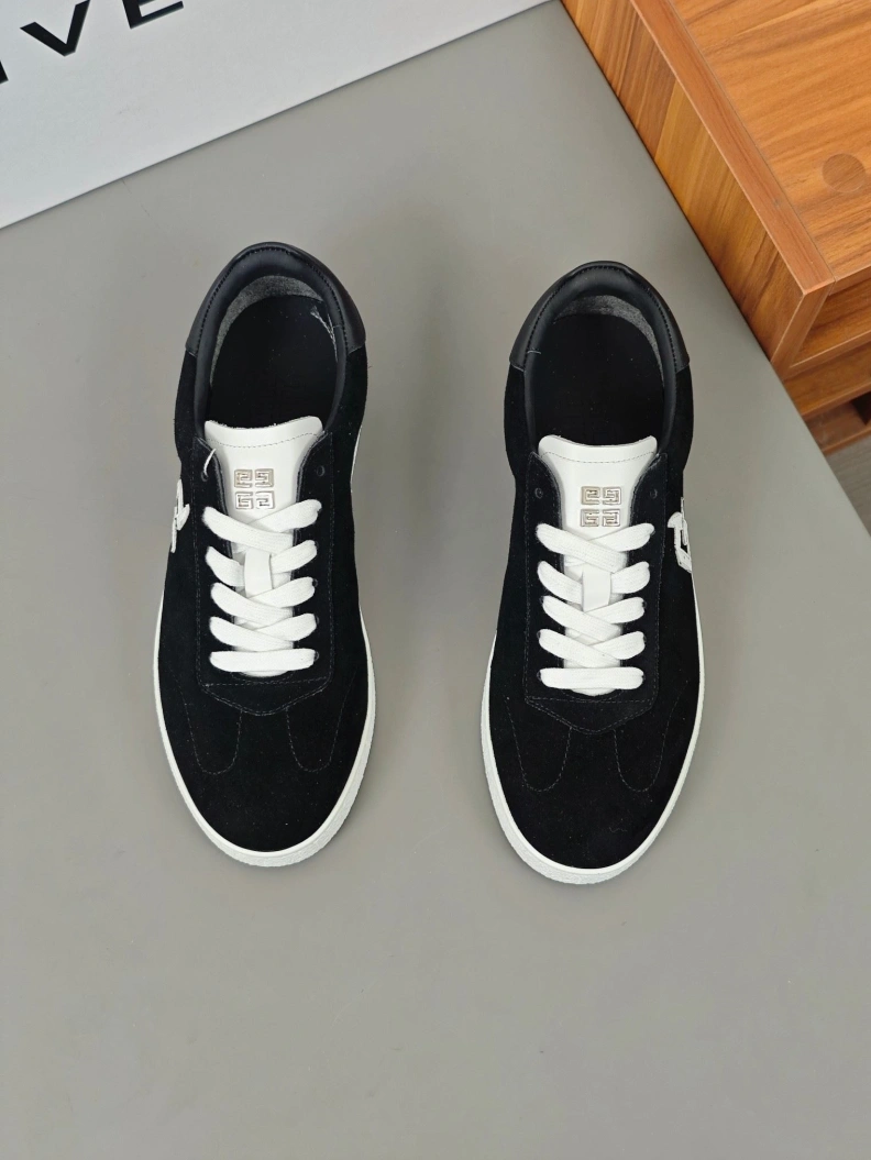 EyeCatching Gxvxnchy Sneakers 152299