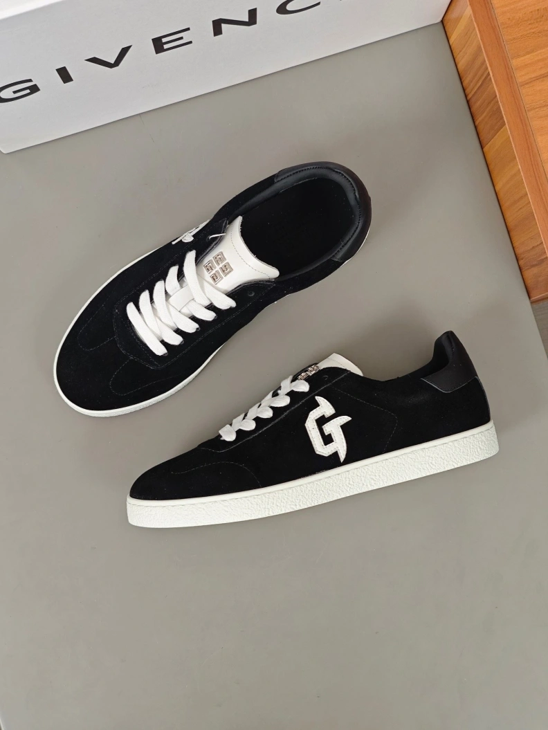 EyeCatching Gxvxnchy Sneakers 152299