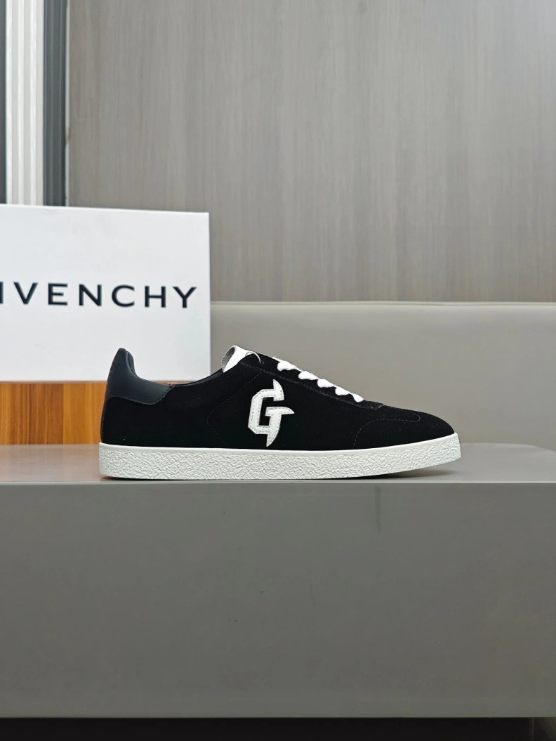 EyeCatching Gxvxnchy Sneakers 152299