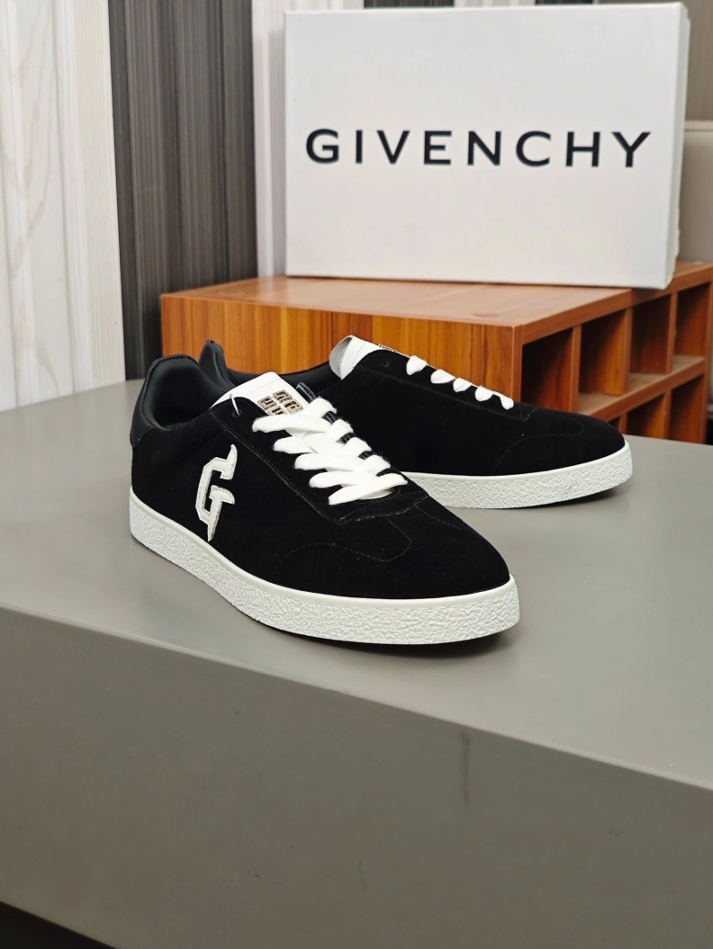 EyeCatching Gxvxnchy Sneakers 152299