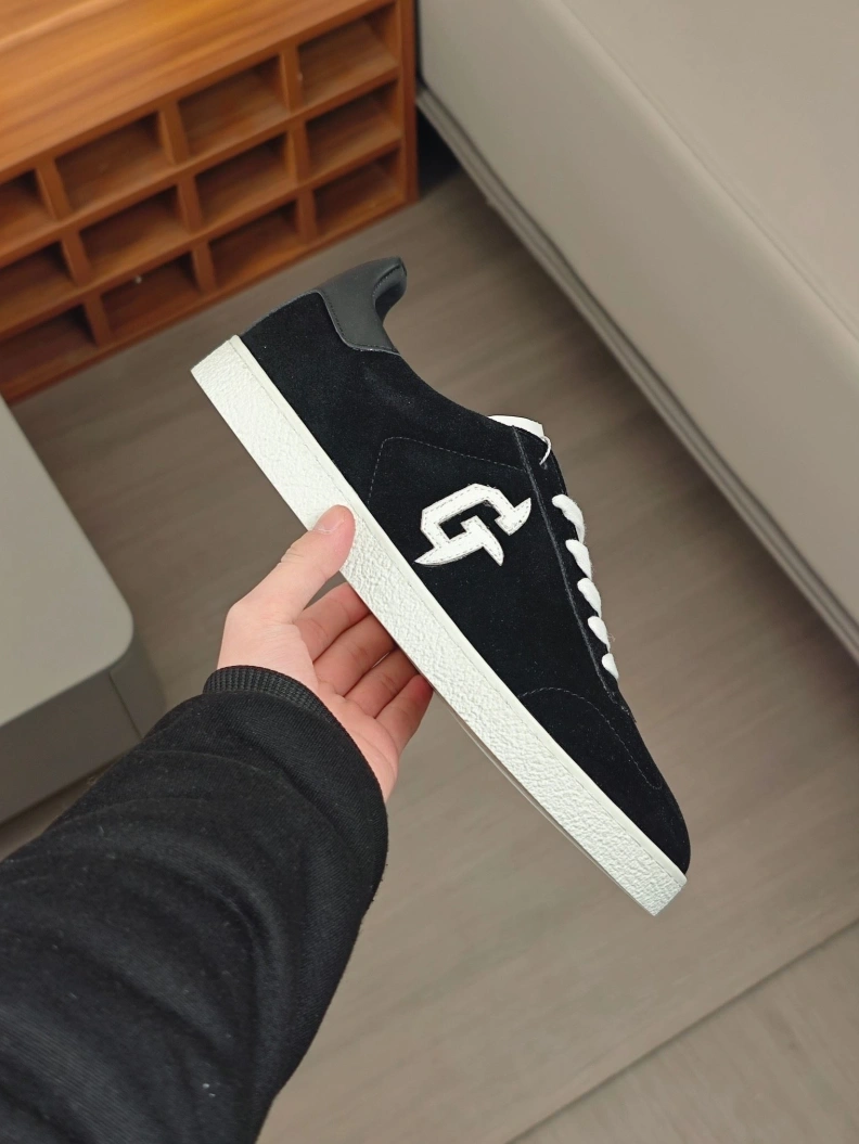 EyeCatching Gxvxnchy Sneakers 152299
