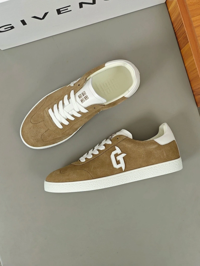 Minimalist Gxvxnchy Sneakers 152288