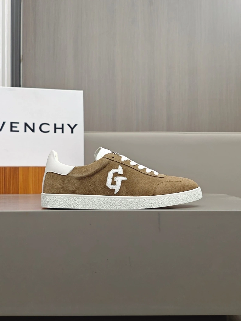 Minimalist Gxvxnchy Sneakers 152288