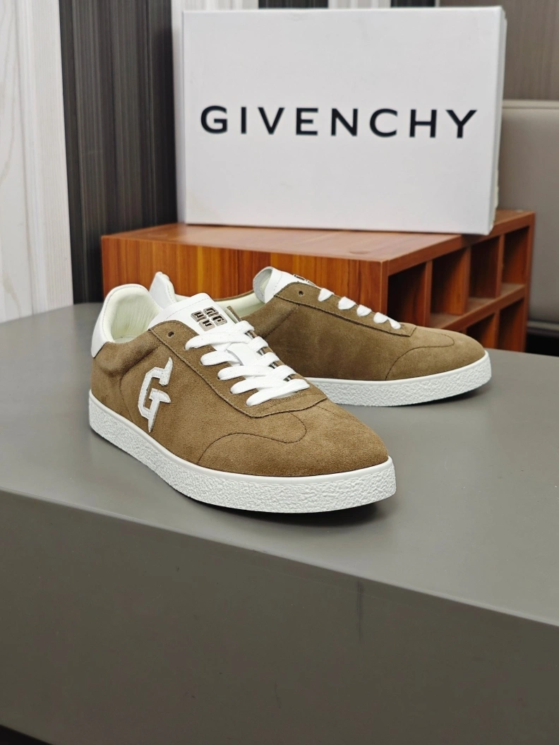 Minimalist Gxvxnchy Sneakers 152288
