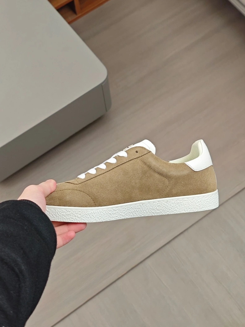Minimalist Gxvxnchy Sneakers 152288
