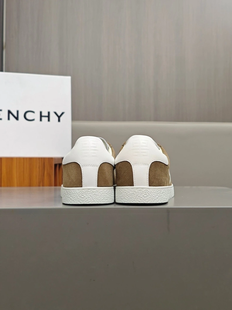 Minimalist Gxvxnchy Sneakers 152288