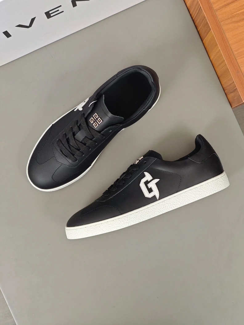Modern Gxvxnchy Sneakers 152283