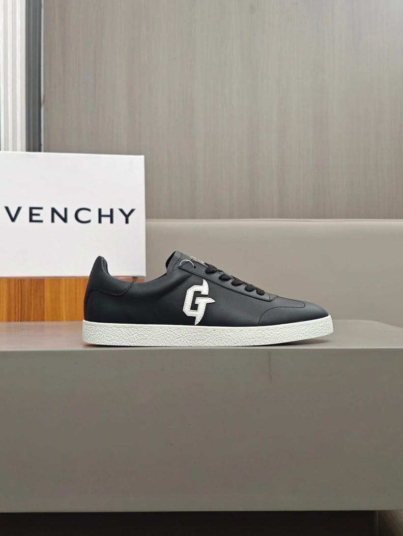 Modern Gxvxnchy Sneakers 152283