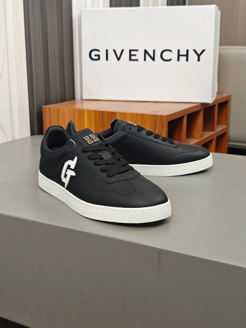 Modern Gxvxnchy Sneakers 152283