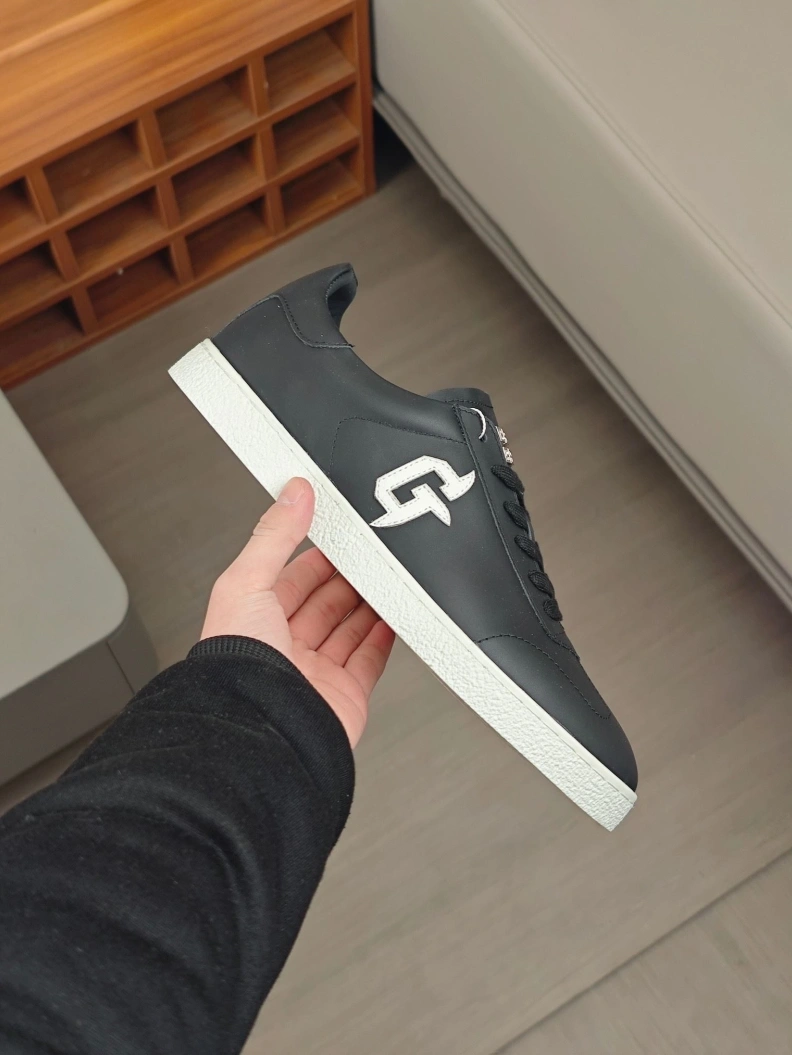 Modern Gxvxnchy Sneakers 152283