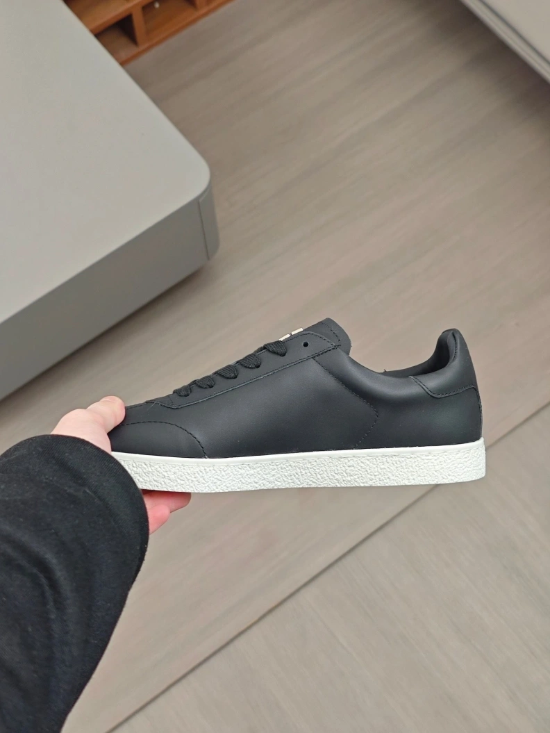 Modern Gxvxnchy Sneakers 152283