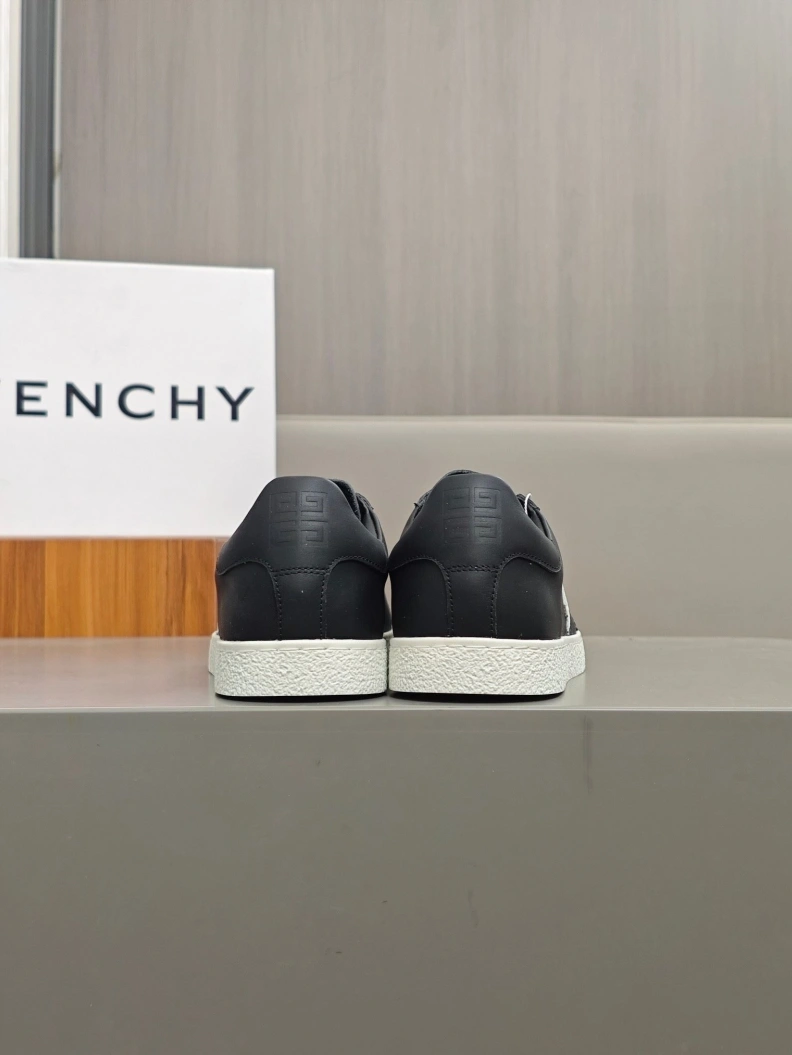 Modern Gxvxnchy Sneakers 152283