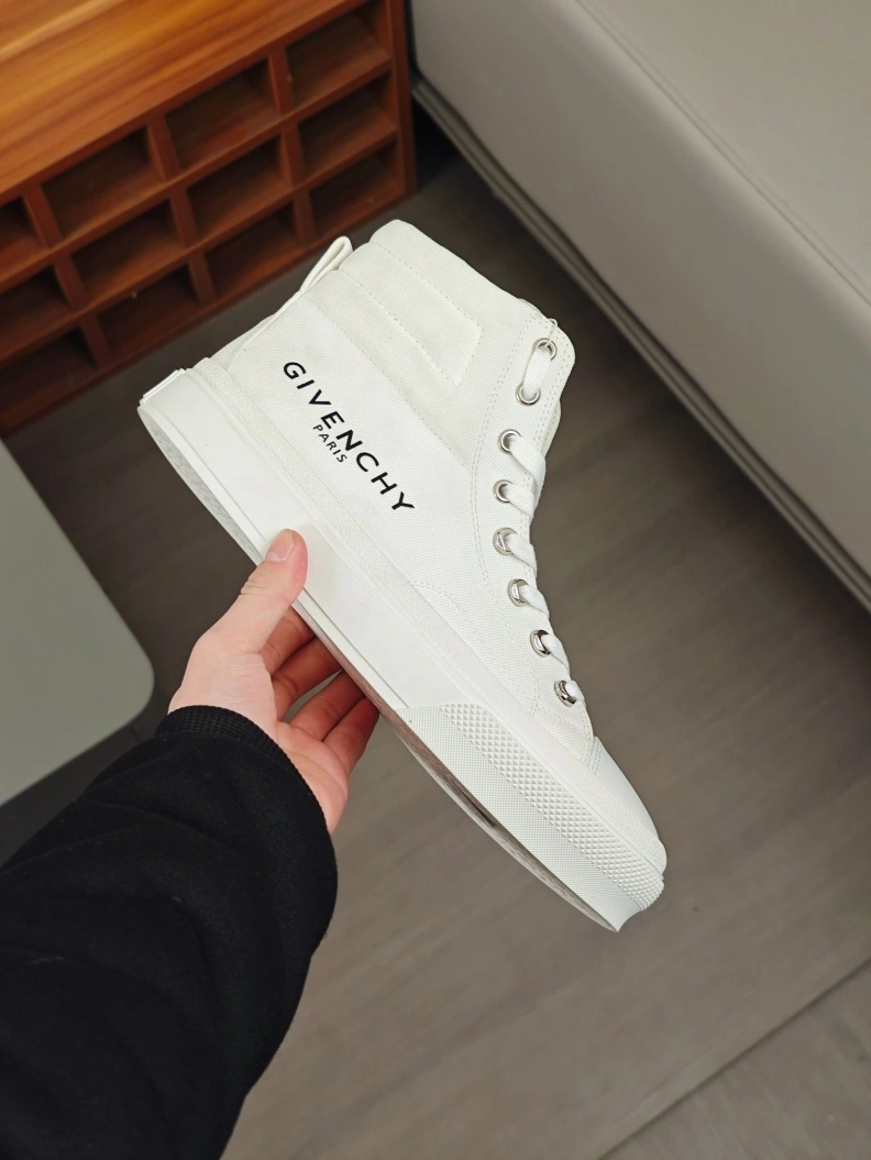 ModernLook Gxvxnchy Sneakers 152294