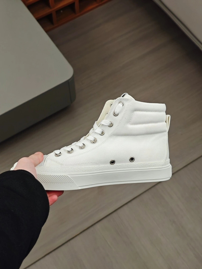 ModernLook Gxvxnchy Sneakers 152294