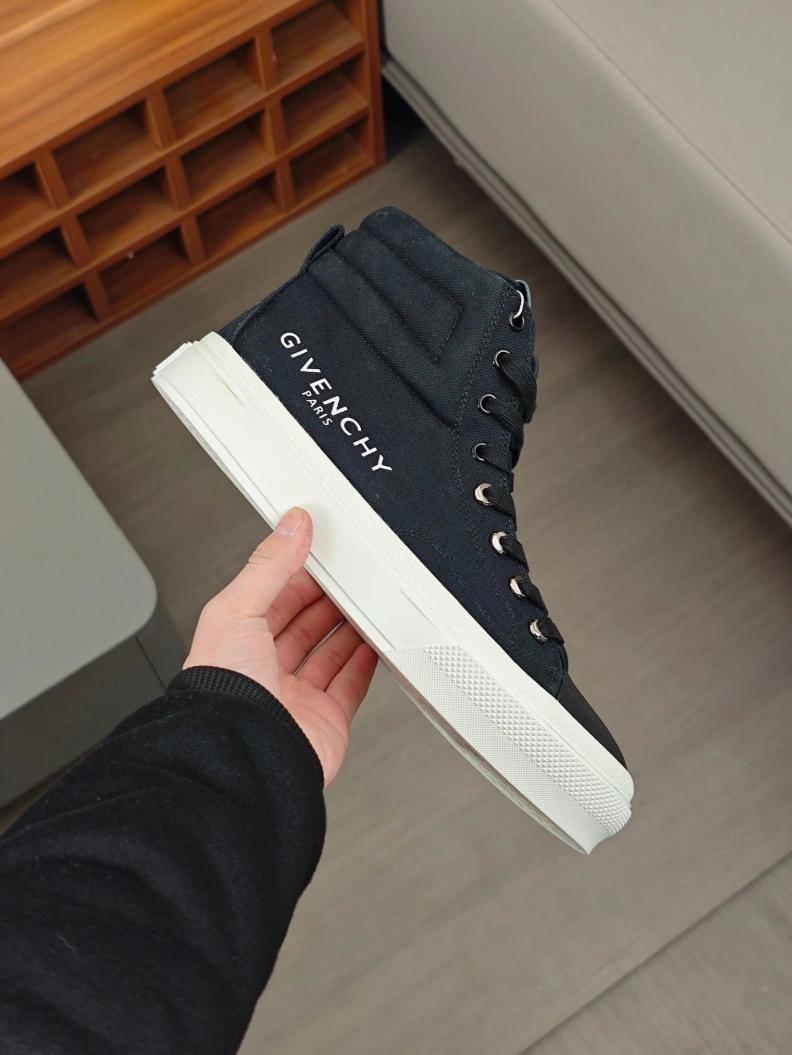 Gxvxnchy Sneakers Bold 152287