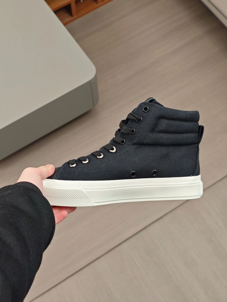 Gxvxnchy Sneakers Bold 152287