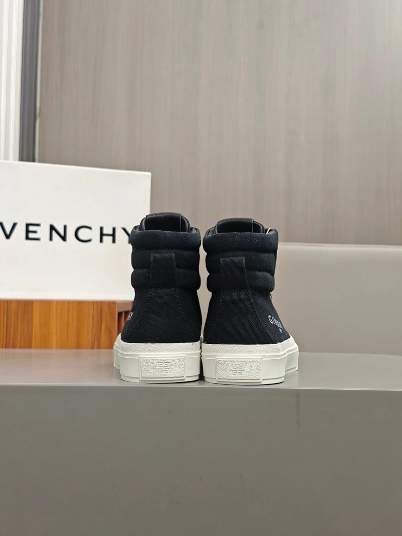Gxvxnchy Sneakers Bold 152287