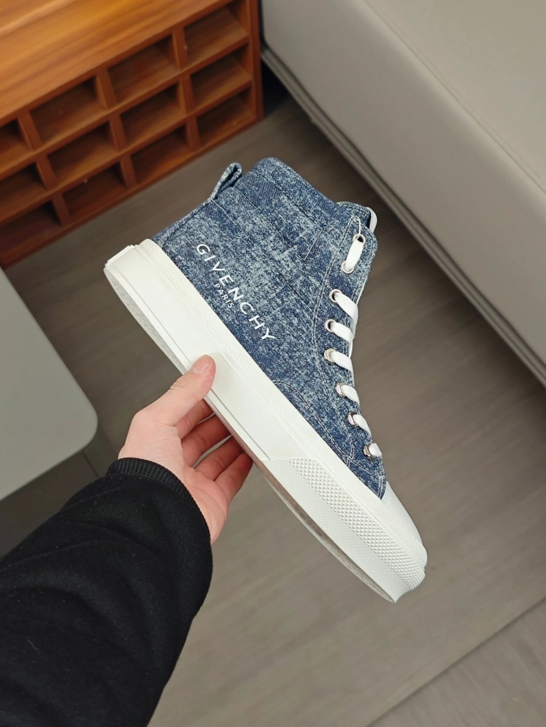 Gxvxnchy Sneakers Bold 152284