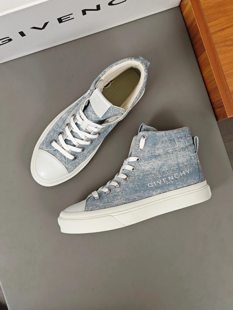 Lightweight Gxvxnchy Sneakers 152295