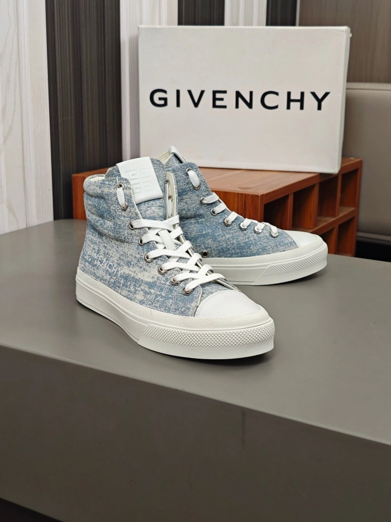 Lightweight Gxvxnchy Sneakers 152295