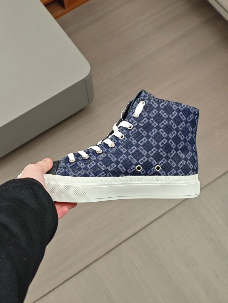 Gxvxnchy Sneakers DailyWear 152282