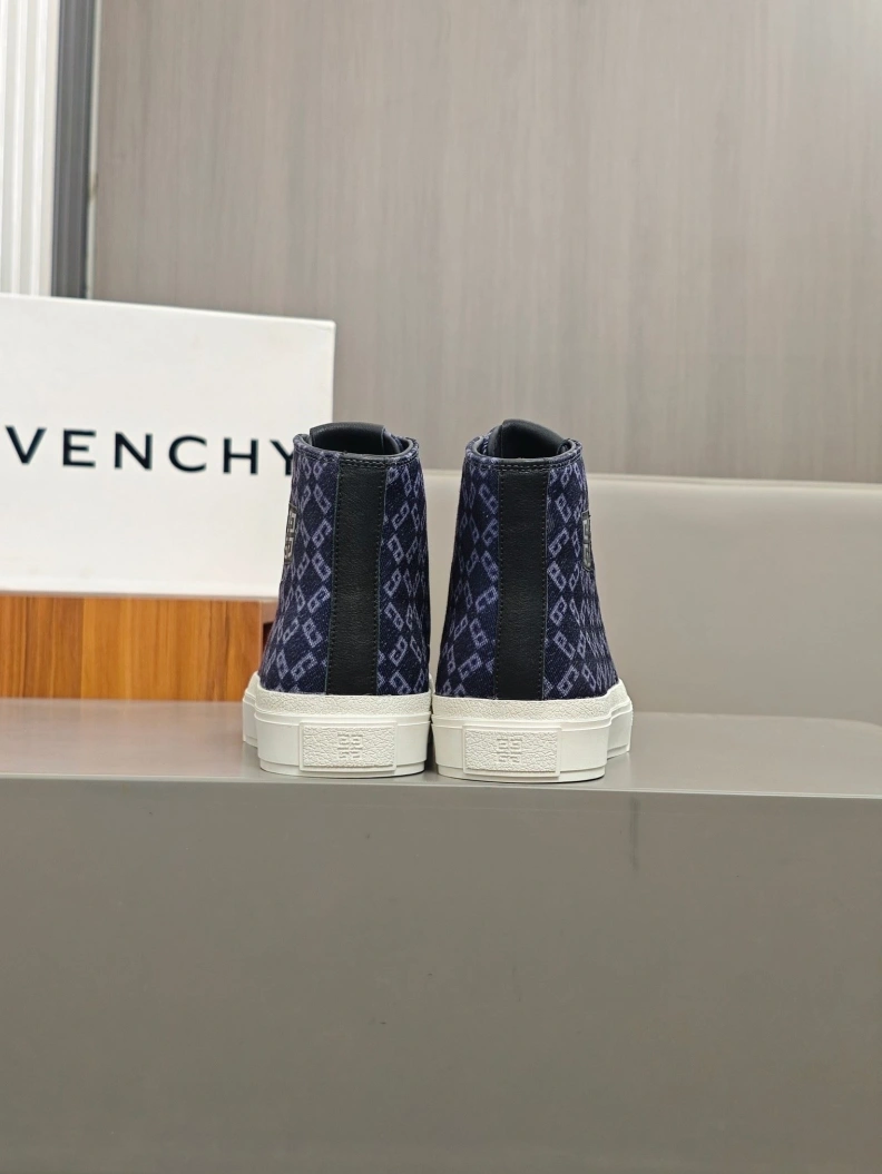 Gxvxnchy Sneakers DailyWear 152282