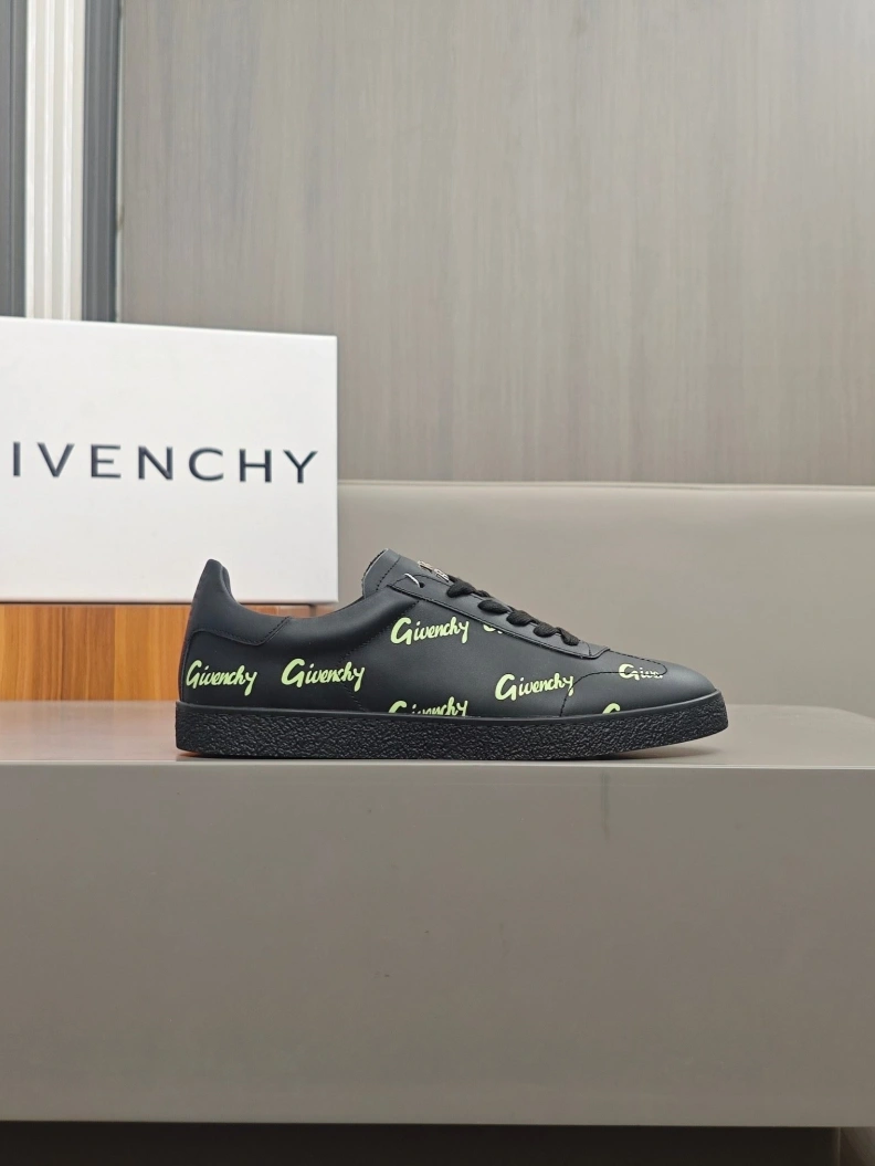 Gxvxnchy Sneakers DailyWear 152276