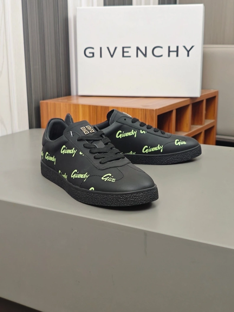 Gxvxnchy Sneakers DailyWear 152276