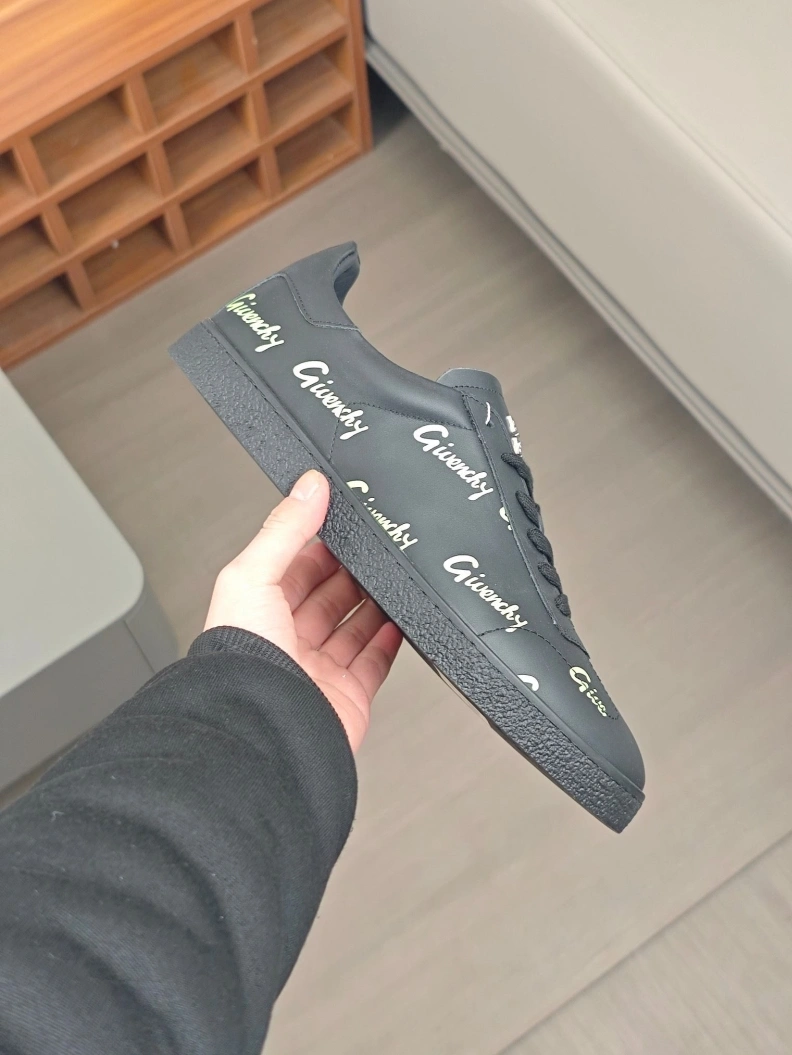 Gxvxnchy Sneakers DailyWear 152276