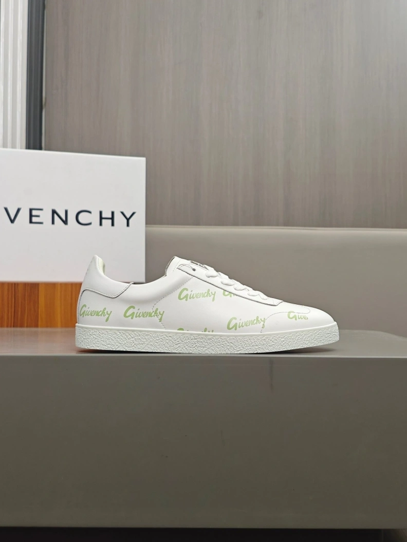 ModernLook Gxvxnchy Sneakers 152281