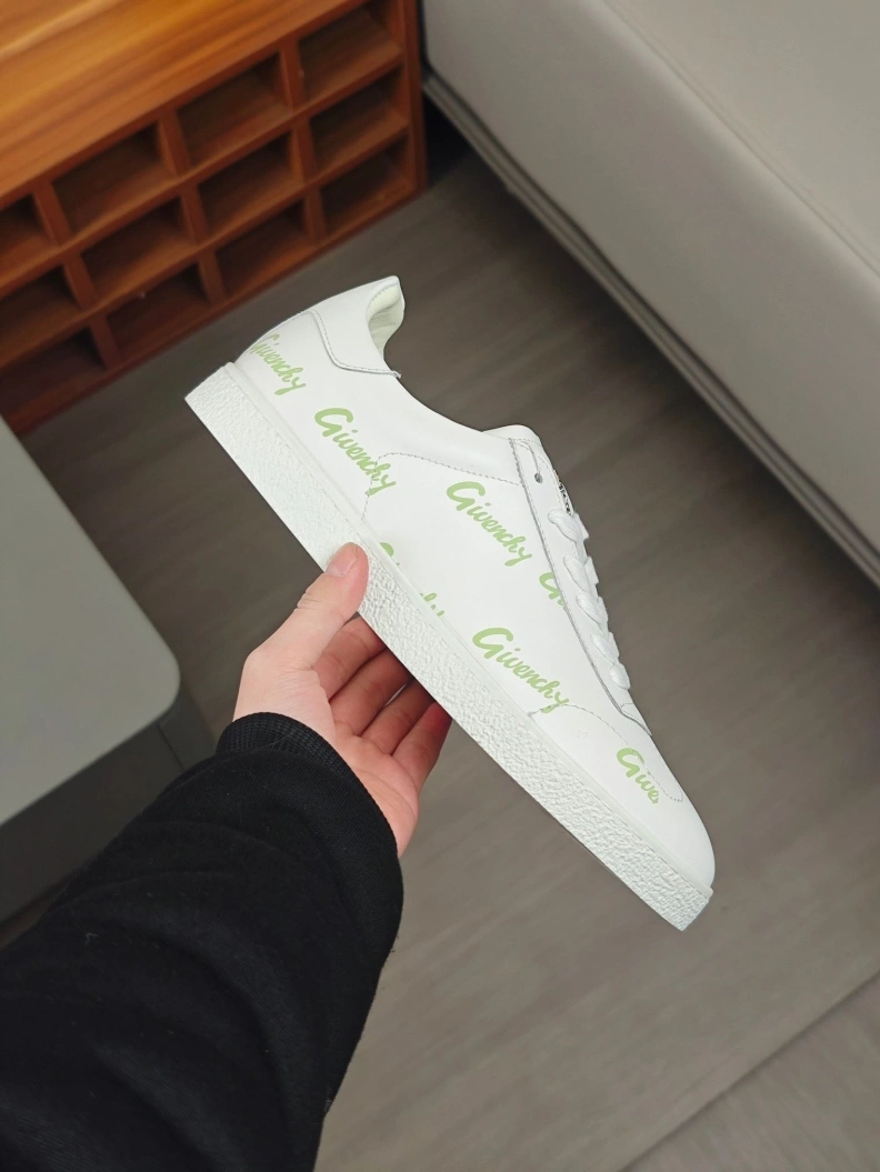 ModernLook Gxvxnchy Sneakers 152281