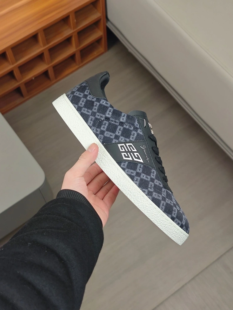 Gxvxnchy Sneakers Durable 152296