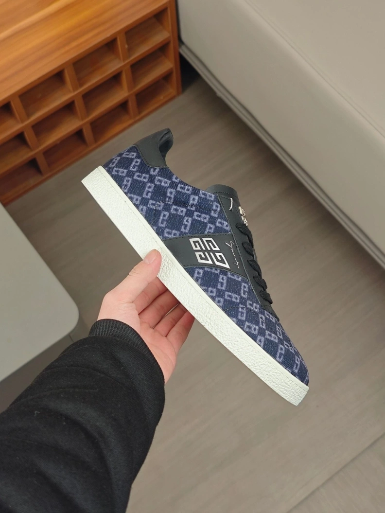 Gxvxnchy Sneakers Timeless 152274