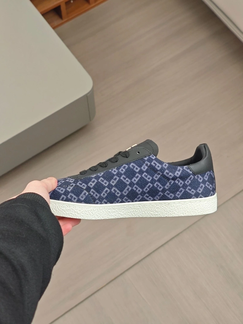 Gxvxnchy Sneakers Timeless 152274