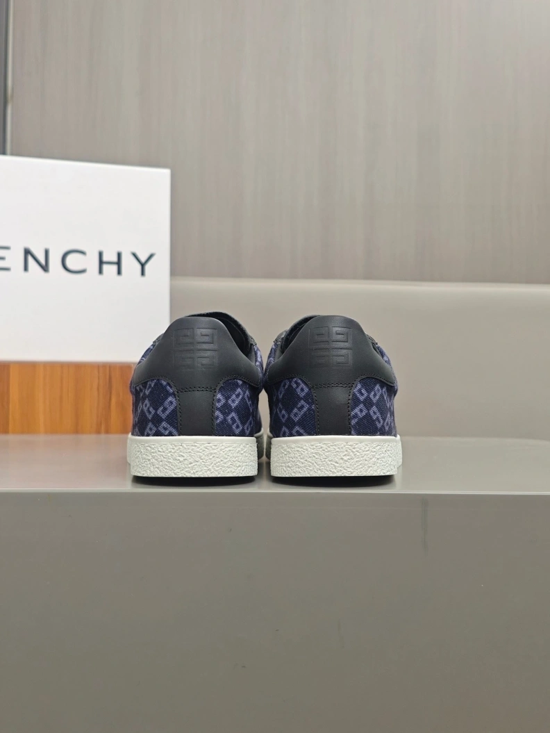 Gxvxnchy Sneakers Timeless 152274
