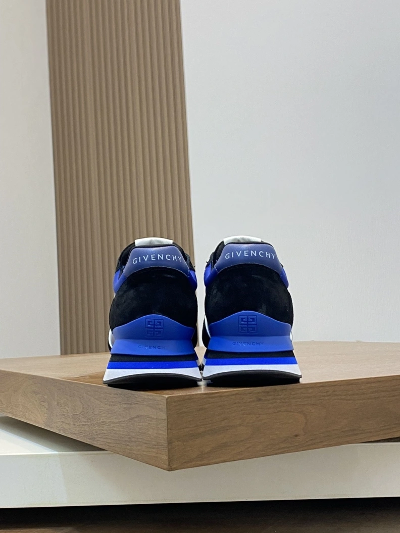 Classic Gxvxnchy Sneakers 152267