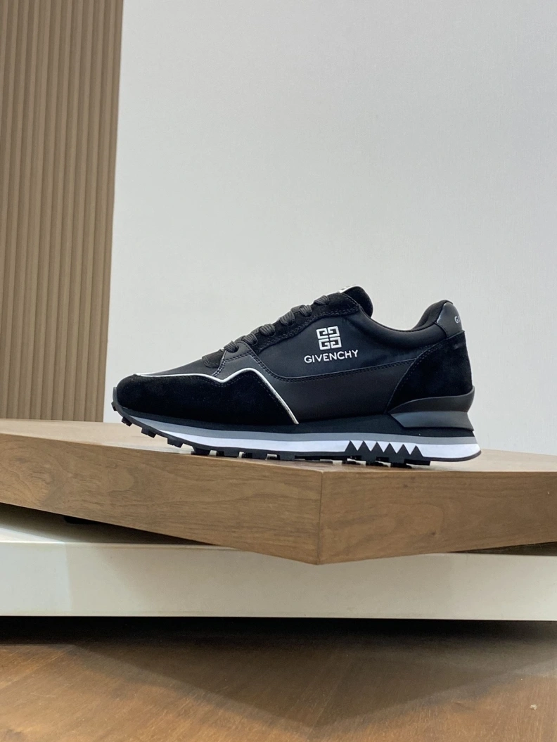 Fashionable Gxvxnchy Sneakers 152270