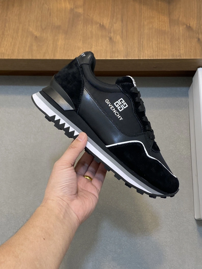 Fashionable Gxvxnchy Sneakers 152270