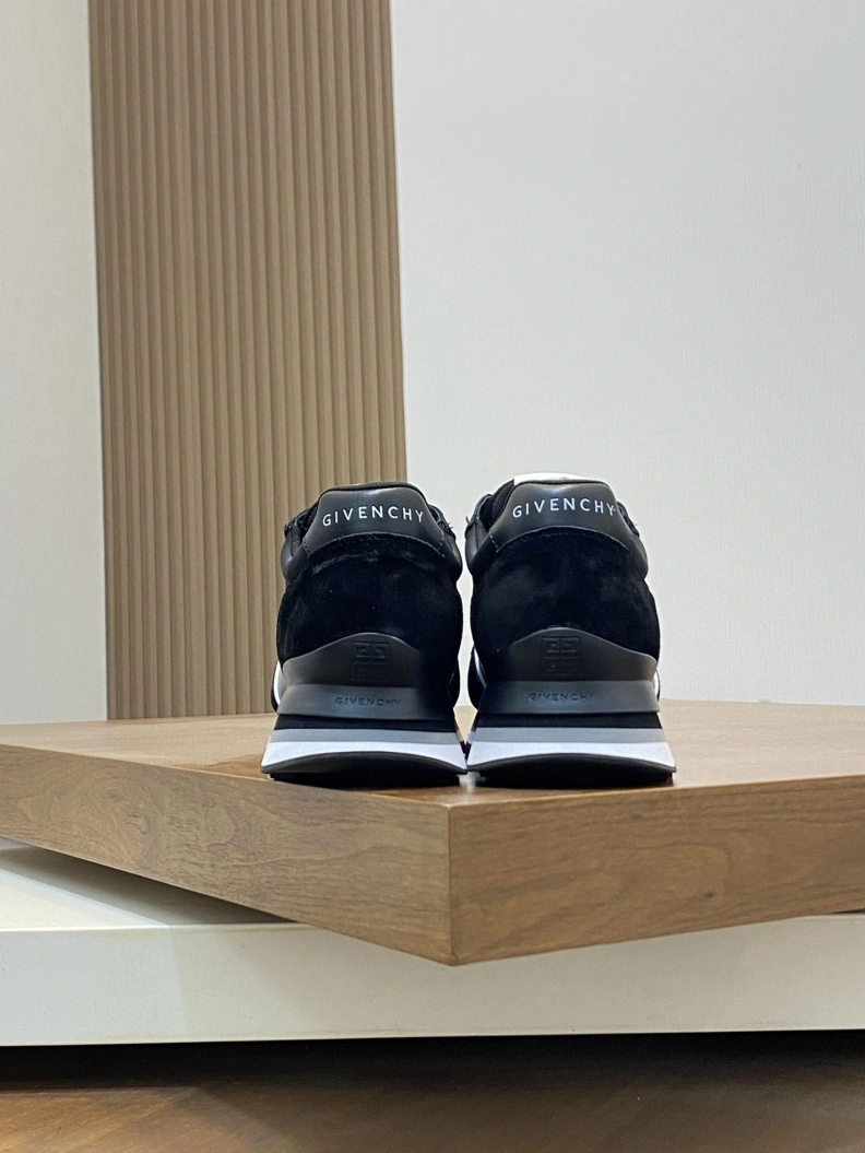 Fashionable Gxvxnchy Sneakers 152270