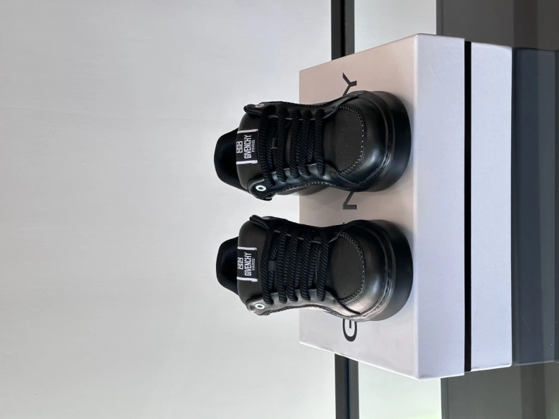 Gxvxnchy Sneakers UrbanStyle 152269