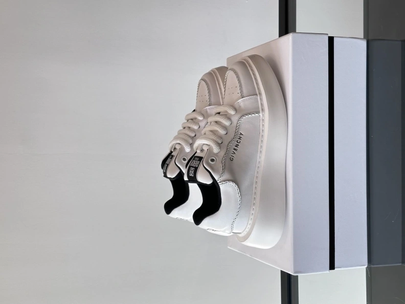 AllSeason Gxvxnchy Sneakers 152265