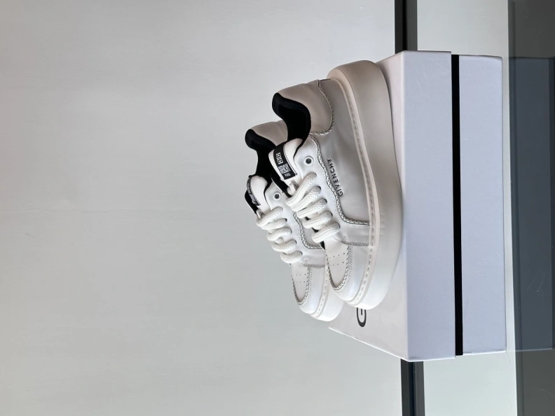 AllSeason Gxvxnchy Sneakers 152265