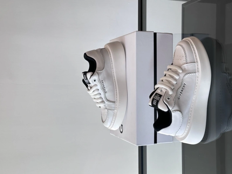 AllSeason Gxvxnchy Sneakers 152265